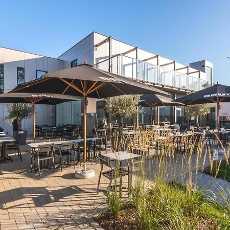 Villa Spacious Near Castle Boussu-lez-Walcourt