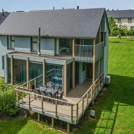 Villa Elegant With Sauna & Fireplace