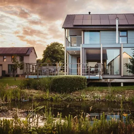 Villa Spacious Near Castle Boussu-lez-Walcourt